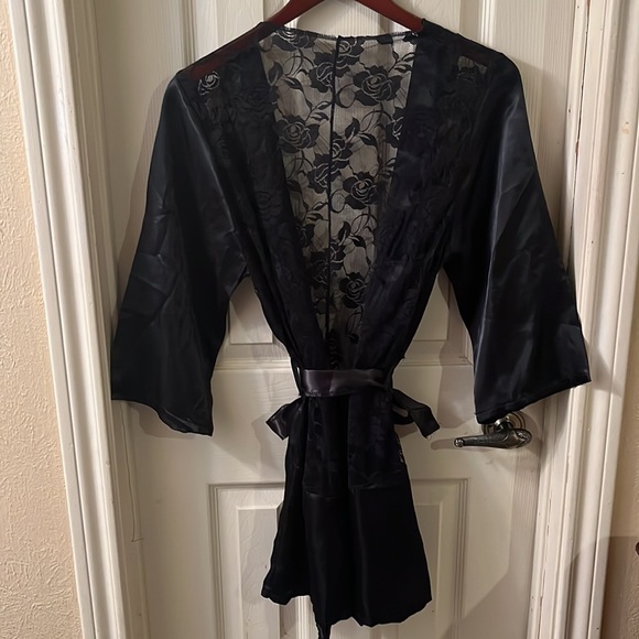 BLACK ROBE WITH BACK LACE SIZE XL - Picture 3 of 3